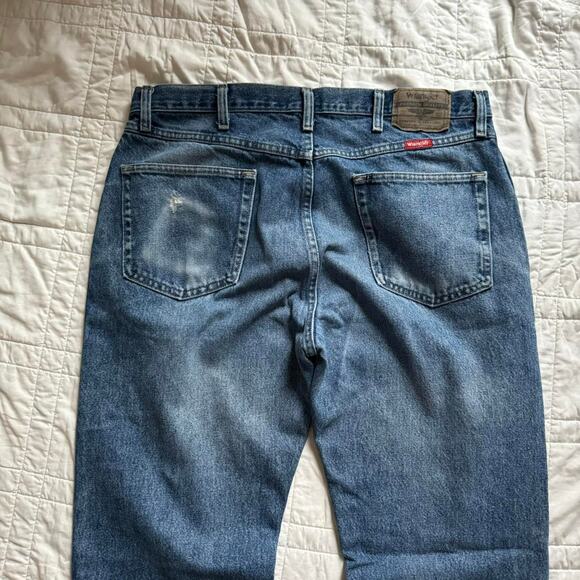 wrangler Straight leg distressed faded jeans sz 38x32 cowboy western workwear - Picture 7 of 8